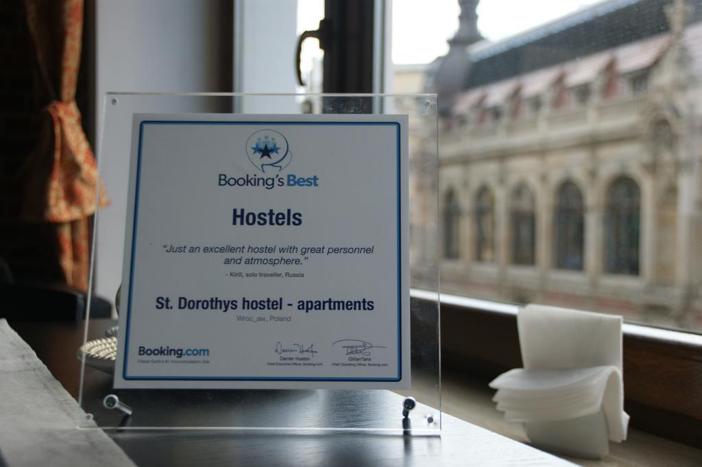 St. Dorothys Hostel - Apartments Вроцлав Экстерьер фото