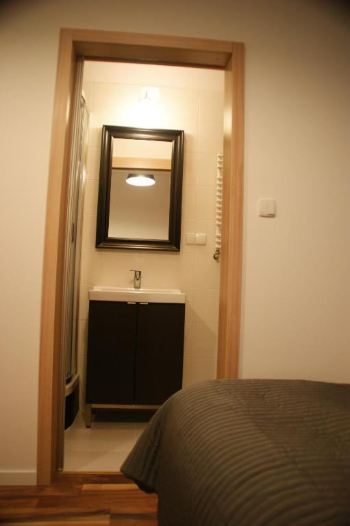 St. Dorothys Hostel - Apartments Вроцлав Экстерьер фото