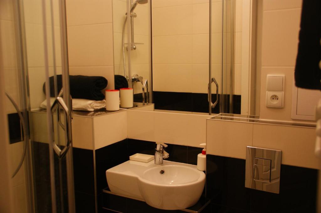 St. Dorothys Hostel - Apartments Вроцлав Номер фото