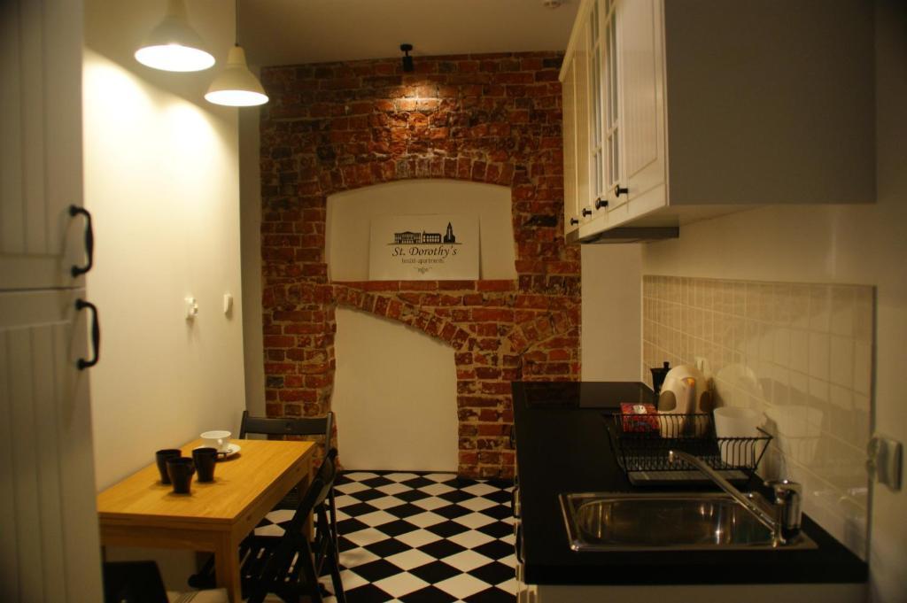 St. Dorothys Hostel - Apartments Вроцлав Экстерьер фото